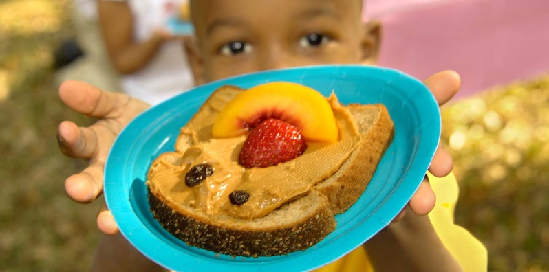 Tips for Feeding 2-5 Year Olds class image